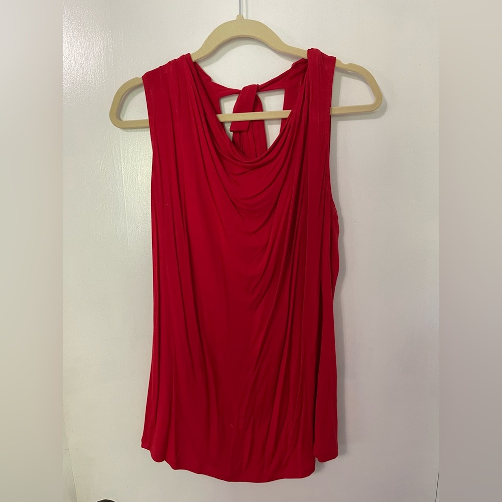 CAbi Short sleeve
Cowl neckline
Solid
Bow & tie
Red
Tunic top